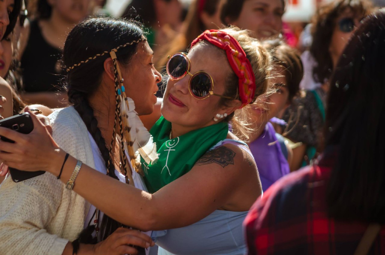 Nos abrazamos en el EMLTU